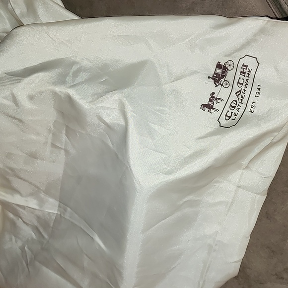 LIKE NEW Coach shoulder bag - Picture 7 of 7